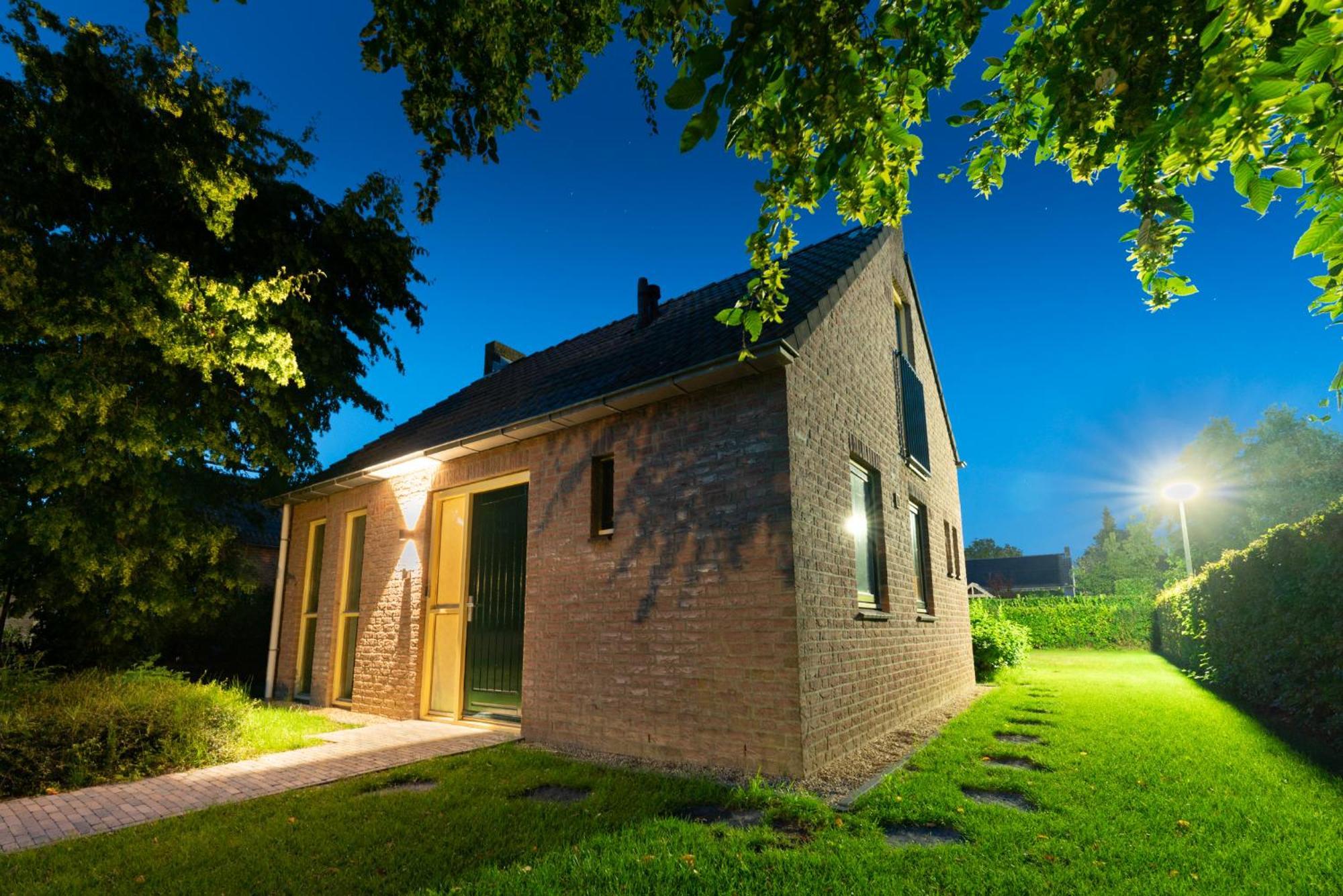 6P Vrijstaand Huis Met Royale Tuin En Hottub Ewijk Exterior photo